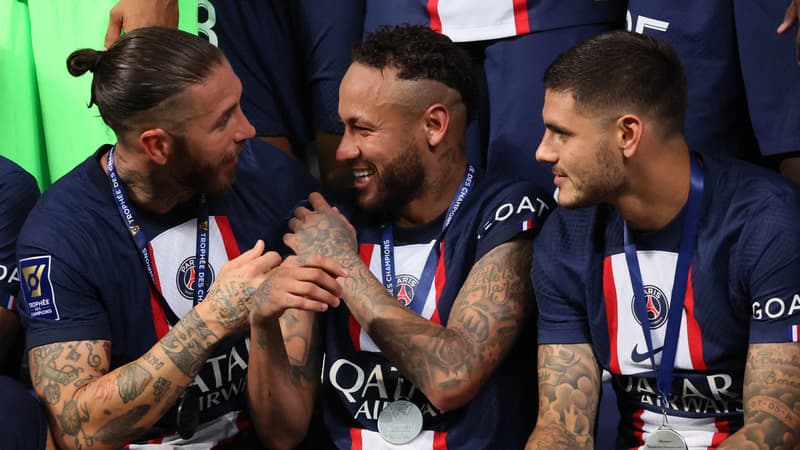 PSG-Nantes: quand Neymar s’amuse à distribuer lui-même les médailles des vainqueurs aux Parisiens