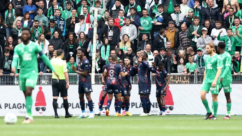 Ligue 2: le match ASSE-Metz interrompu après des incidents en tribune… et une célébration “69” de Mikautadze