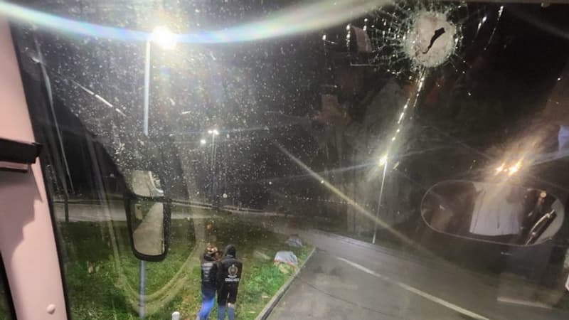 Car de supporters attaqué après OL-Nice: les images du pare-brise après le jet de pierre