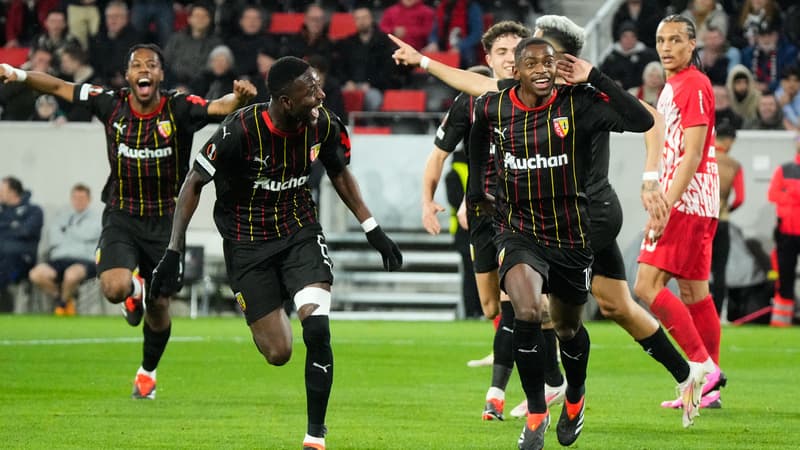 Fribourg-Lens: le but de Pereira da Costa après une grosse boulette du gardien