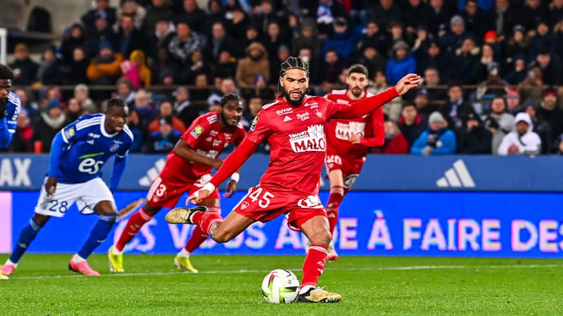 Strasbourg-Brest: une incompréhension entre la VAR et l’arbitre principal aurait eu lieu sur le penalty