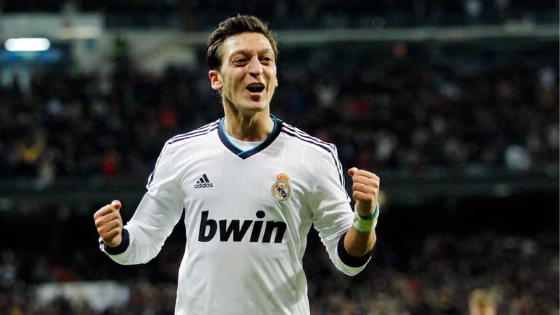 Le carton bleu pourrait arriver dans le foot… et ça inspire un gros chambrage d’Özil contre l’Atlético