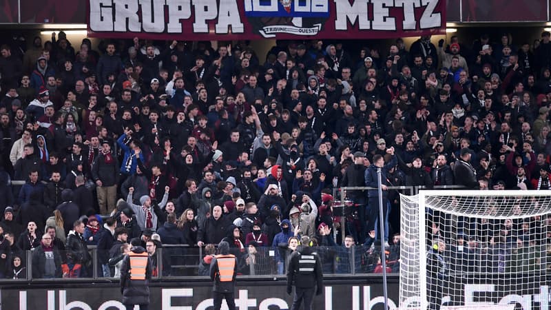 Metz-OL: en colère, des supporteurs messins ont envahi la pelouse après le match