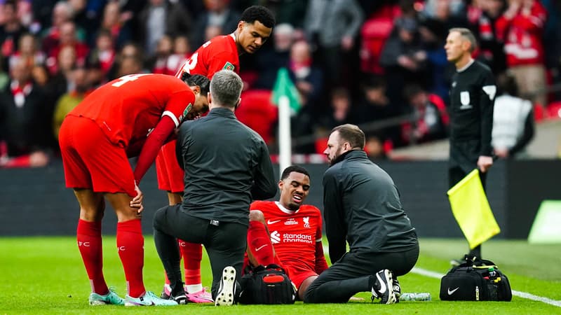 Chelsea-Liverpool: évacué sur civière, Gravenberch rejoint l’infirmerie déjà surchargée des Reds