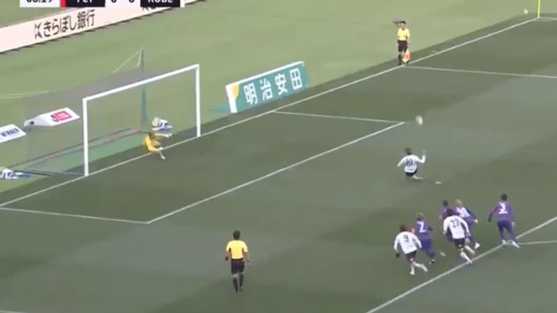 Japon: gros moment de solitude pour cet attaquant après un penalty complètement raté