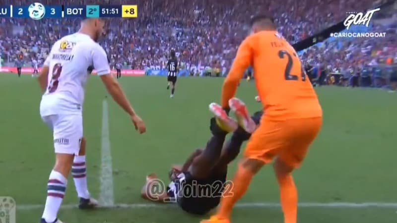 Tiré sur le terrain par un coéquipier puis traîné dehors par un adversaire: l’improbable fin de match d’un espoir brésilien