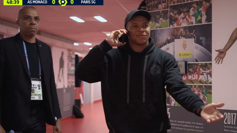 Selfie en plein match, tout sourire au téléphone, la discussion avec Hakimi… la folle soirée en images de Mbappé, sorti à la mi-temps de Monaco-PSG sur choix de Luis Enrique