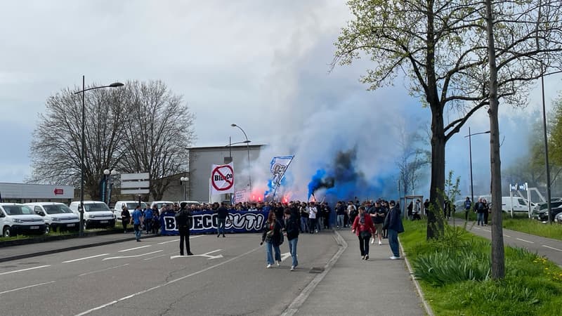 Strasbourg: exaspérés, des supporters du Racing manifestent contre BlueCO