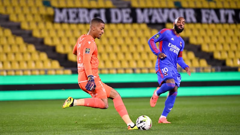 Nantes-OL: “La VAR est là  pour rien”, la colère des Nantais après l’absence de carton rouge contre Lacazette