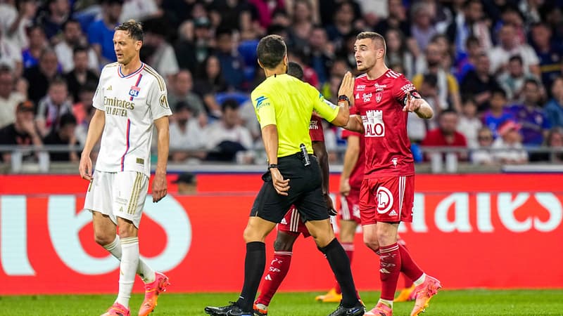 OL-Brest: pas de penalty brestois, pas de rouge pour Caqueret… des décisions arbitrales qui font polémique