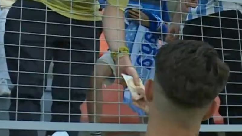 “Je ne suis pas millionnaire”, un joueur de Malaga donne son maillot à un supporteur… contre 50 euros