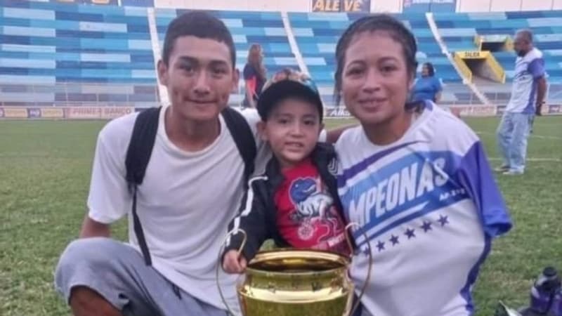 Football: une internationale du Salvador demande la libération de son frère, détenu par le régime autoritaire