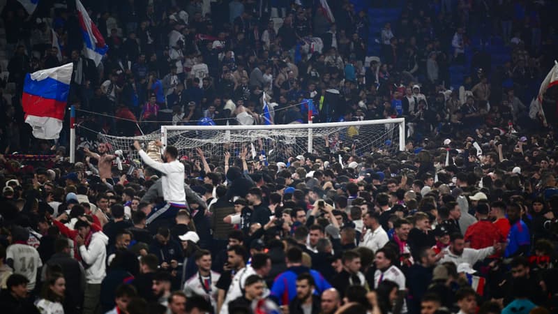 OL-Valenciennes: les images de l’envahissement de terrain par les supporters lyonnais, avec une petite frayeur pour Tolisso