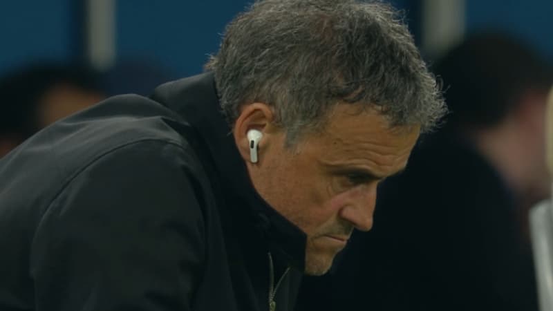 PSG-Clermont: Luis Enrique avec des oreillettes pendant le match, l’image fait réagir
