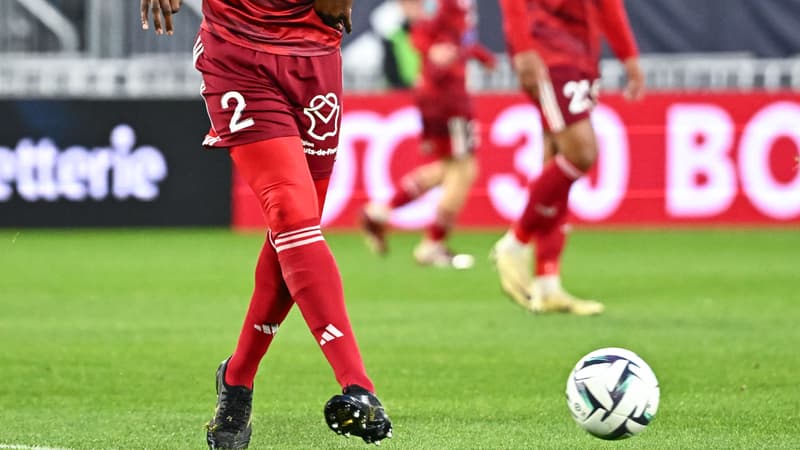 “Pourquoi arrêter un match juste parce qu’un jeune a mis un collant?” L’incompréhension dans le foot amateur face à la directive de la FFF contre les collants