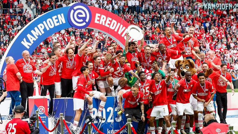 Pays-Bas: le PSV de Peter Bosz sacré champion après une saison de folie