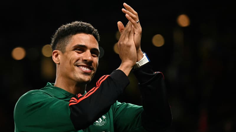 L’hommage des supporteurs de Manchester United à Varane et Martial, qui vont quitter le club cet été