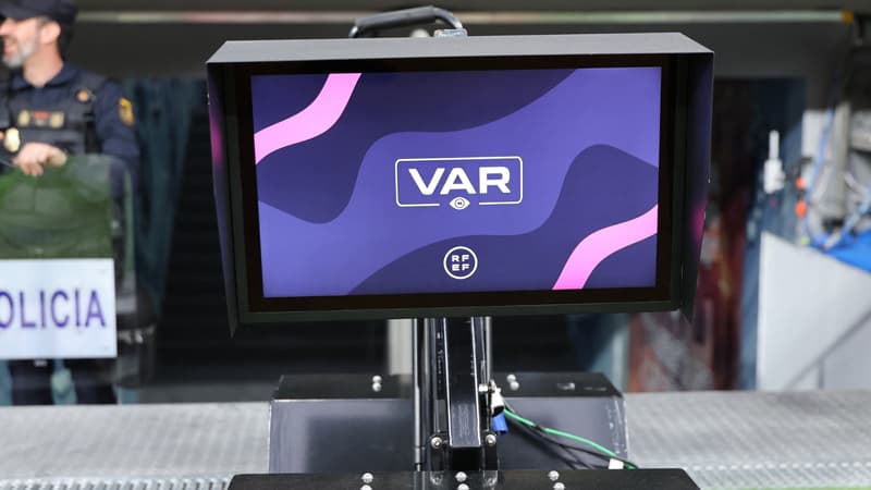 Les clubs de Premier League votent pour le maintien du VAR