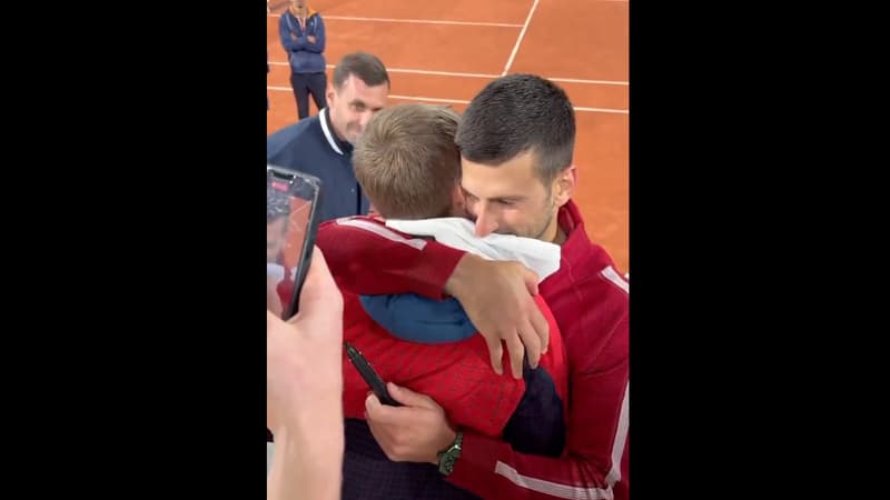 Roland-Garros: “Il m’a pris dans ses bras, c’était fou”, la belle histoire du jeune fan de Djokovic, resté jusqu’à 3h du matin sur le court Central